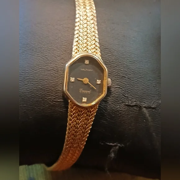 Vintage Waltham Diamond Quartz Women's Watch - Picture 2 of 9